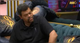 Em conversa descontraída na casa, Babu Santana comenta como o confinamento muda até hábitos simples do dia a dia.