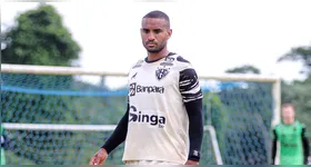 Edilson está ajudando os jovens da base no profissional