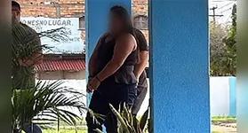 A suspeita que se passava por advogada sendo apresentada