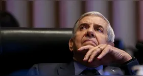 Heleno deverá usar tornozeleira eletrônica e entregar o passaporte.