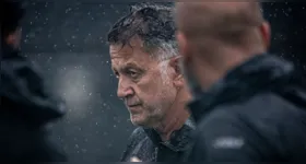Juan Carlos Osorio deixa o comando do Remo após derrota no primeiro jogo da final do Campeonato Paraense; clube inicia busca por novo treinador.