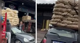 Carro é pequeno, mas condutor carregou de sacas de batatas