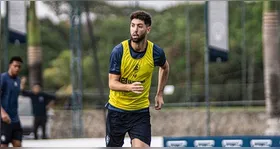 Zagueiro Léo Andrade chega com status de titular.