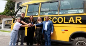 O veículo foi entregue à prefeita Consuelo Castro pela vice-governadora Hana Ghassan, com a presença do secretário de Estado de Educação, Ricardo Sefer.