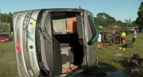 No acidente, duas pessoas morreram, sendo uma criança e uma mulher.