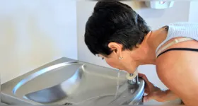 A análise foi conduzida por pesquisadores da Universidade Loma Linda, na Califórnia, que reuniram cerca de 70 estudos sobre a qualidade microbiológica de máquinas dispensadoras de água.