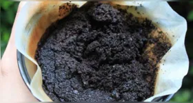 De acordo com o estudo, o biocarvão, formado através da borra de café, pode substituir até 15% da areia utilizada na produção do concreto sem comprometer a estrutura.