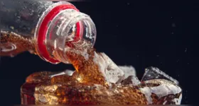 O réu, Franklin Lo Kim-ngai, de 63 anos, admitiu ter misturado urina em garrafas de Coca-Cola Plus e 7-Up