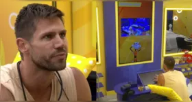 O brother se vingou acionando o despertador da casa