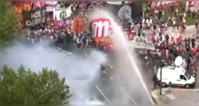 A sessão ocorreu enquanto manifestantes se concentravam nas imediações do Congresso, em Buenos Aires