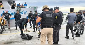 A droga apreendida estava escondida dentro de um compressor na área destinada a encomendas.