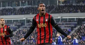 Ex-Vasco começa com tudo na Inglaterra