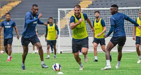 Panagiotis (amarelo) está de saída do Baenão