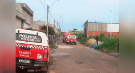 Equipes do CPR XIII e unidades táticas de Marabá durante o cerco estratégico em residência no bairro Jardim Tropical, em Xinguara.