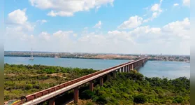 Movimentação de veículos na Ponte do Rio Tocantins, local onde ocorreu o acidente fatal na madrugada deste sábado.