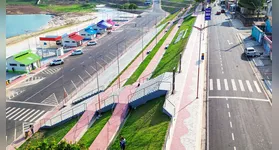 Profissionais da educação em atividade; certame busca preencher postos de professores e agentes de inclusão.