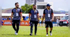 Hecton Alves, preparador físico, Ronan Teyzer, técnico, e Renye Farias, analista de performance, do Águia de Marabá; ônibus da equipe sofreu acidente na volta da Copinha