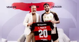 Lucas Paquetá reestreia pelo Flamengo na Supercopa do Brasil contra o Corinthians, após ser regularizado. Clube investiu 42 milhões de euros na repatriação.