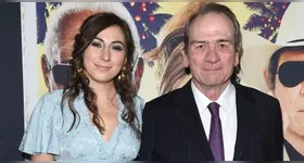 Victoria Jones e Tommy Lee Jones em 2017