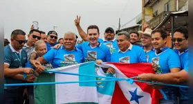 O ministro das Cidades, Jader Filho, participou da inauguração da nova passarela em concreto na Vila Pinto, no bairro da Matinha, em Limoeiro do Ajuru.