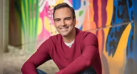 Sob o comando de Tadeu Schimdt (foto), o elenco diversificado mistura celebridades, ex-participantes e pessoas comuns selecionadas por votação popular.