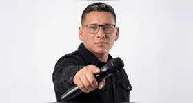 "Meu objetivo é fazer o público cantar, dançar e se identificar com cada música. A pista é o termômetro do nosso trabalho’", afirma o DJ.