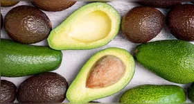 Saber como conservar o abacate da forma adequada faz toda a diferença para manter sua qualidade e evitar desperdício.