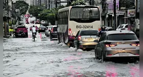 Belém enfrenta chuvas intensas e maré alta de 3,55m, aumentando o risco de alagamentos.