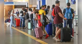 O governo federal ainda zerou os impostos PIS e Cofins e disponibilizou uma linha de crédito para as companhias aéreas.