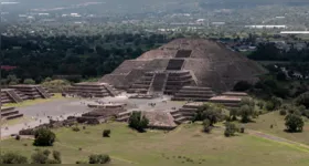 Homem armado matou mulher canadense em Teotihuacan e deixou vários feridos em um dos principais pontos turísticos do México.