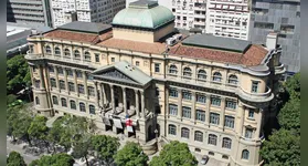 A Fundação Biblioteca Nacional, no Rio de Janeiro, abriga um dos maiores acervos de histórias em quadrinhos do mundo e agora oficializa o gênero em sua premiação.