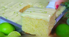 Aprenda a preparar um bolo de limão fofinho no liquidificador.