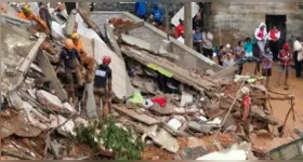 Equipes do Corpo de Bombeiros intensificam as buscas por desaparecidos após temporal que deixou 36 mortos em Juiz de Fora e cidades da Zona da Mata Mineira.