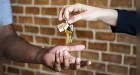 Entregas de novas moradias em Belém visam urbanização e melhoria da qualidade de vida, com apoio do governo federal e iniciativas locais.