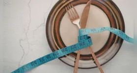 Cortes drásticos de calorias podem desacelerar o metabolismo e gerar o efeito rebote; qualidade dos alimentos, sono e controle do estresse são pilares decisivos