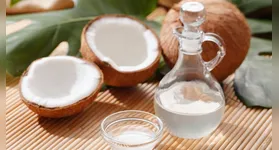 Apesar dos inúmeros benefícios, especialistas reforçam que o coco possui alta densidade calórica.