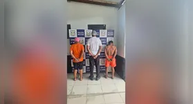Três homens foram presos em flagrante sob suspeita de manter um homem, que possui deficiência mental, em cárcere privado