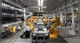 A produção industrial brasileira manteve a trajetória de recuperação e avançou 0,9% na passagem de janeiro para fevereiro de 2026.