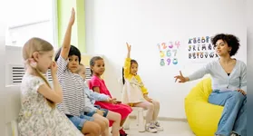 A Corte seguiu o entendimento de que a Constituição Federal não estabelece distinção salarial