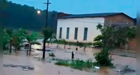 Equipes da Defesa Civil realizam o cadastramento de famílias atingidas pelos alagamentos em Xinguara.