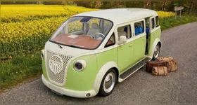 O visual lembra a Kombi “Corujinha”, mas com tecnologia do século XXI