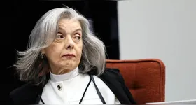 Cármen Lúcia relata em palestra a ameaça de bomba recebida, abordando também a violência política de gênero no Brasil.