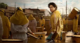 O desastre de Goiânia aconteceu em setembro de 1987, quando catadores abriram um aparelho de radioterapia abandonado em busca de chumbo. Eles não sabiam que o equipamento continha material radioativo.