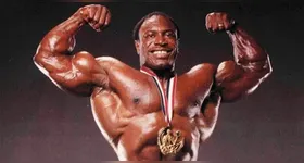 O octacampeão mundial Lee Haney revela que precisa de um transplante renal, mobilizando a comunidade do fisiculturismo em busca de doador.