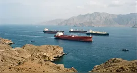 Após semanas de tensão, passagem estratégica volta ao centro do debate econômico mundial com impacto direto nos preços da energia