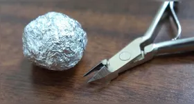 Manter as lâminas bem cuidadas reduz significativamente o risco de acidentes na cozinha. Isso acontece porque uma faca afiada exige menos pressão para cortar os alimentos.