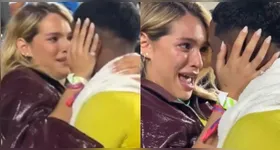 Ao fim do confronto, Endrick foi recebido por Gabriely Miranda em campo, visivelmente emocionado.