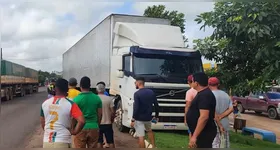 Apesar do porte do caminhão, não houve feridos e não foi registrada colisão em outros veículos próximos no momento.