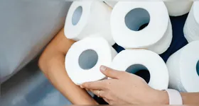 Vale reforçar que o papel higiênico é comum, mas não remove completamente os resíduos fecais.