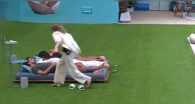 Alberto reagiu imediatamente, chamando Ana Paula de traíra.